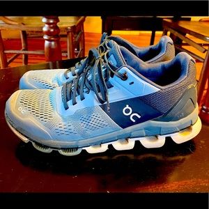 On cloudace women’s running shoes size 9 EUC